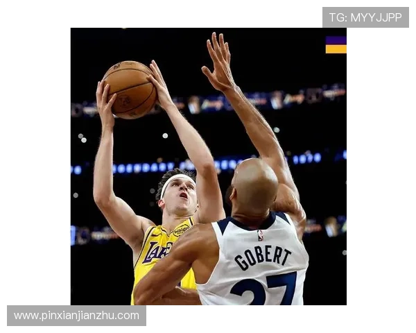 篮球公园里夫斯抛投绝杀引爆全场带你回顾NBA十佳精彩瞬间